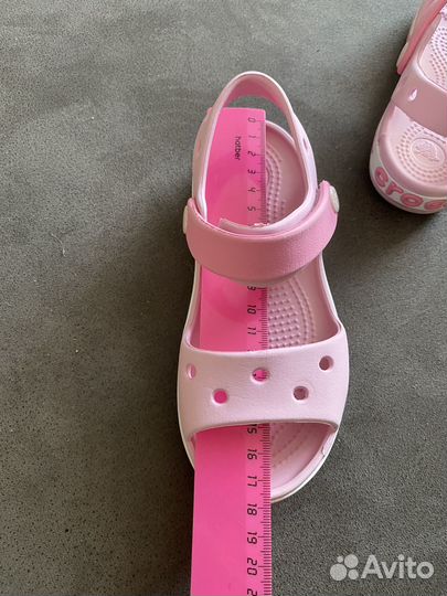 Босоножки для девочки Crocs