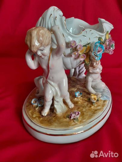 Большая статуэтка-ваза