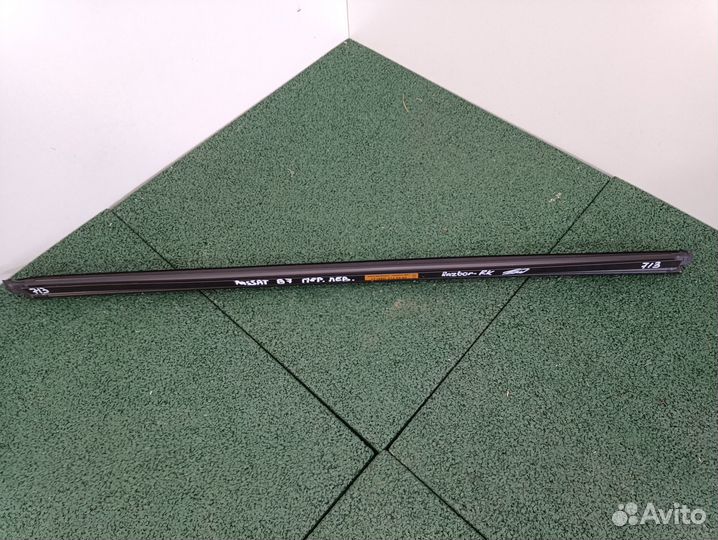 Накладка стекла перед лев двери внутр VW Passat B7