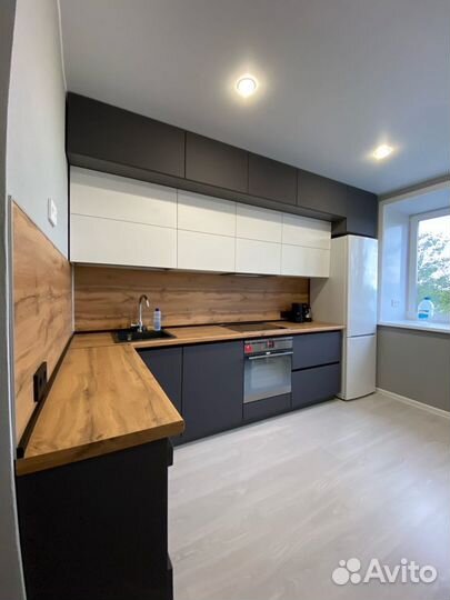 Кухня без ручек с антресолью. Рассрочка