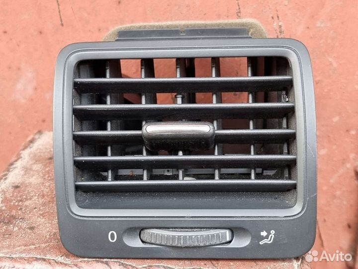 Дефлектор отопителя левый VW Golf 5 Jetta