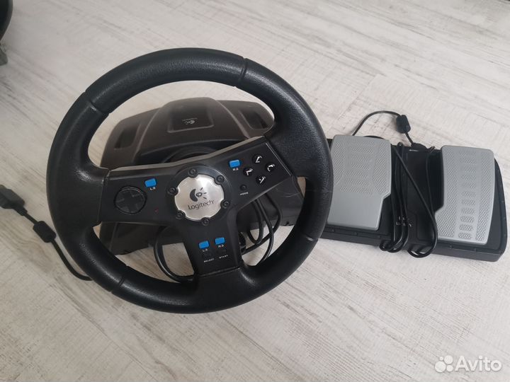 Игровой руль logitech
