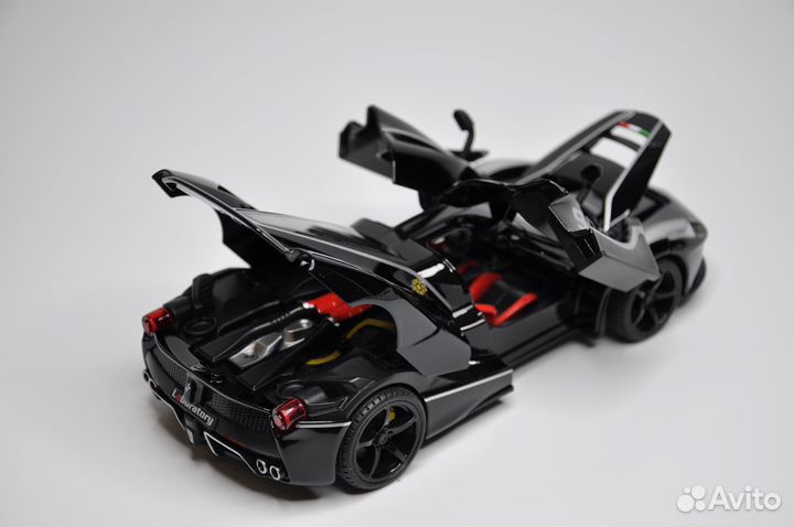 Модель автомобиля Ferrari LaFerrari F70 металл