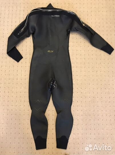 Сухой гидрокостюм для сёрфинга