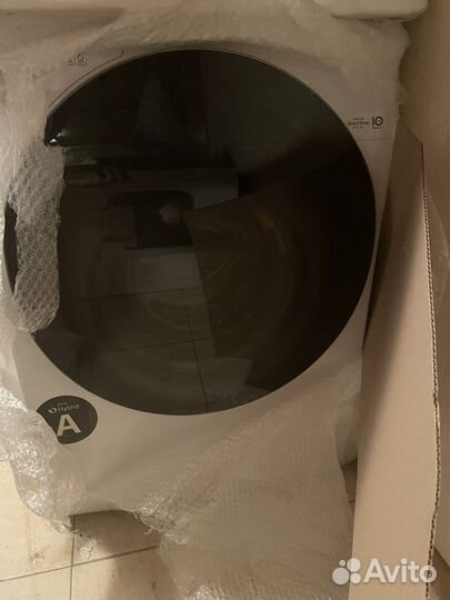 Стиральная машина с сушкой LG fh4g1jch2n новая