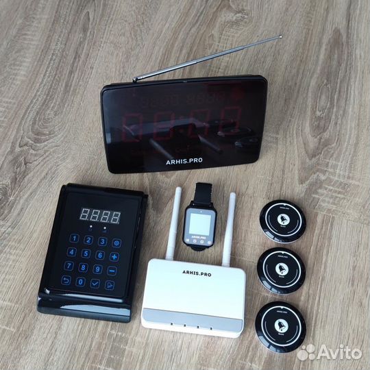 Кнопка вызова официанта в комллекте с часами табло