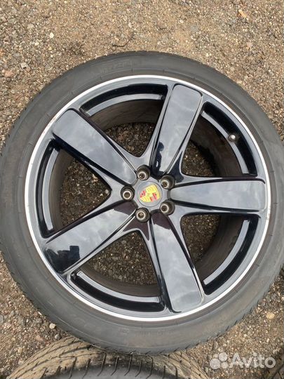 Pirelli P Zero 265/40 R21 и 295/35 R21 101Y