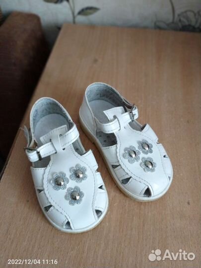Сандали новые