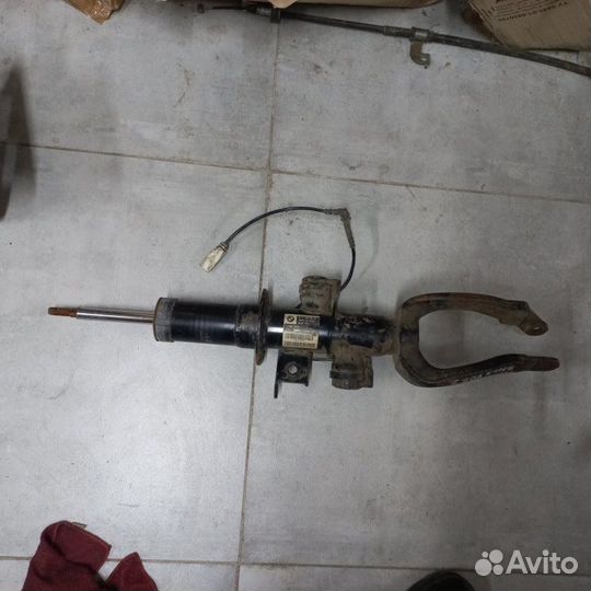 Амортизатор передний левый Bmw 7-Series F02