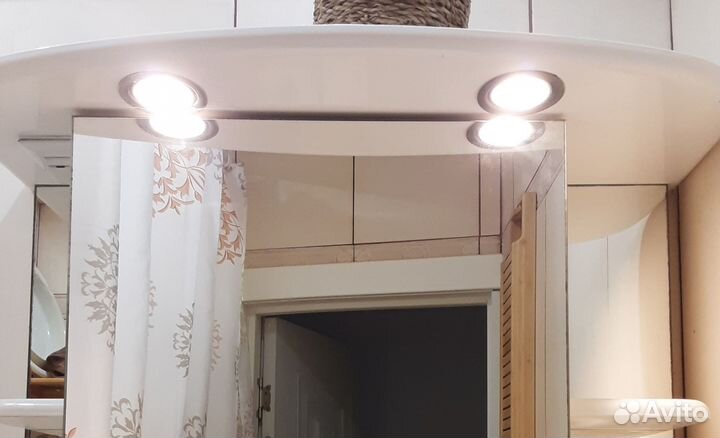 Шкаф с зеркалом в ванную