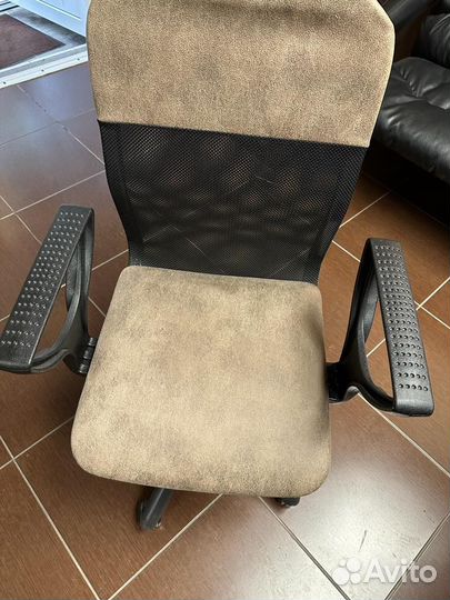 Офисное кресло