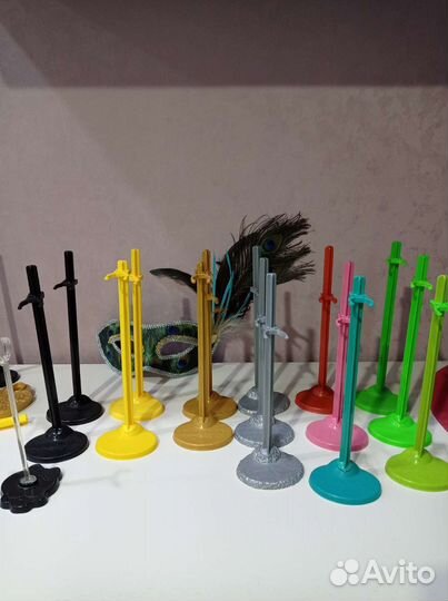 Подставки и расчёски для кукол Монстер Хай