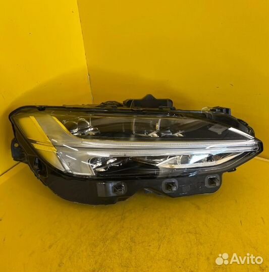 Volvo V90 S90 фара передняя правая