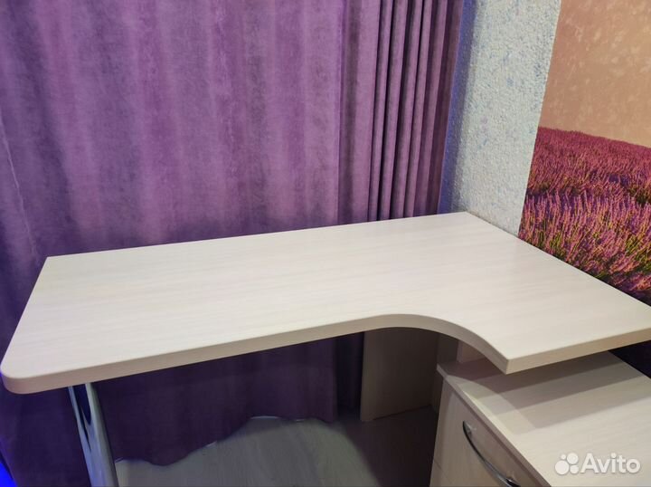 Письменный стол