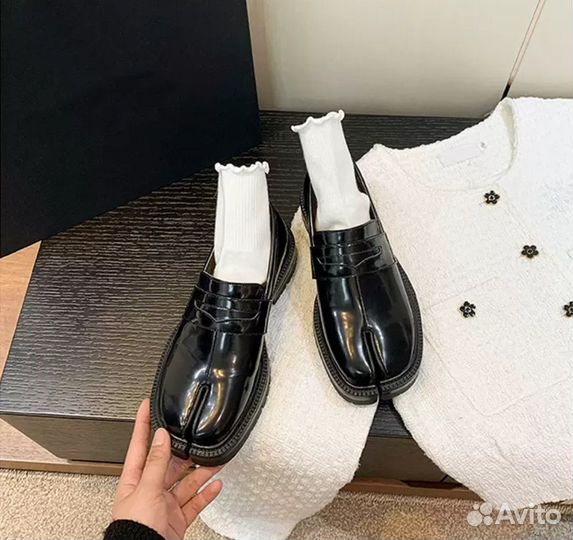 Лоферы Maison Margiela tabi лакированные таби