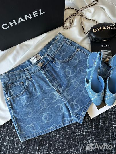 Джинсовые шорты Chanel голубые и черные