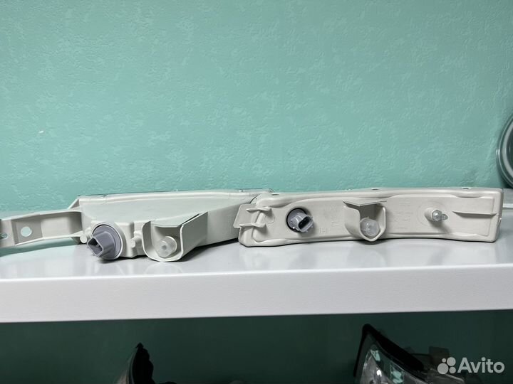 Фары противотуианные Туманки Toyota Crown 140