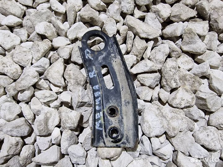 Кронштейн радиатора Мерива