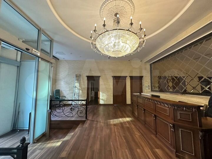 969 м² Свое здание с террасой на крыше Панорамные