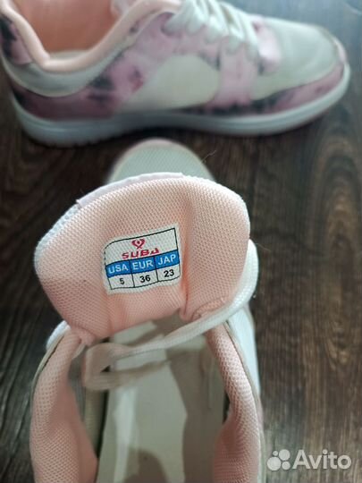 Кроссовки женские 36 размер