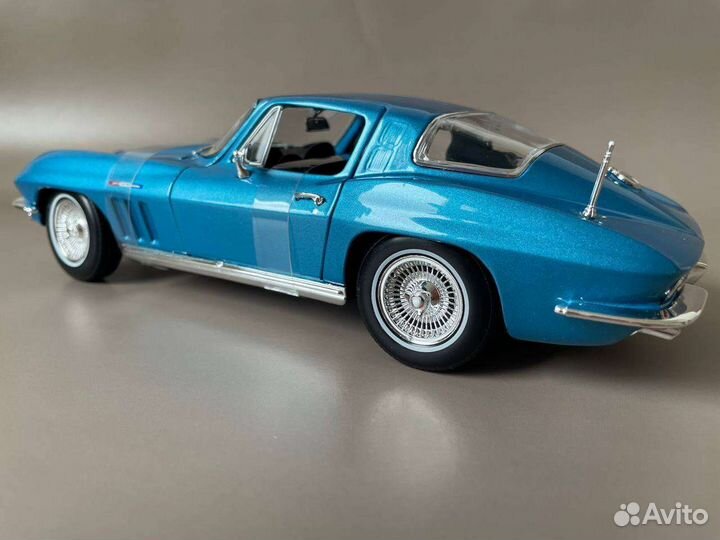 Chevrolet Corvette 1965 Maisto 1:18