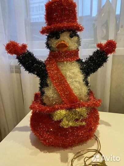 Пингвин новогодний