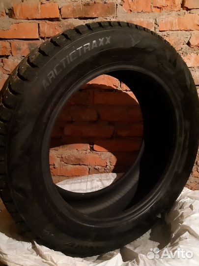 Landspider Arctictraxx 215/60 R17 100T