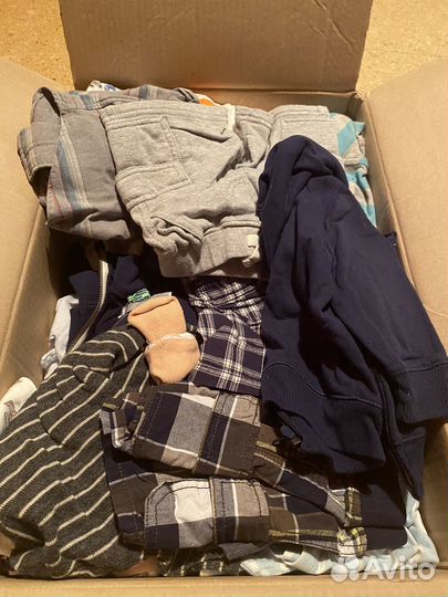 Пакет с вещами две коробки детские