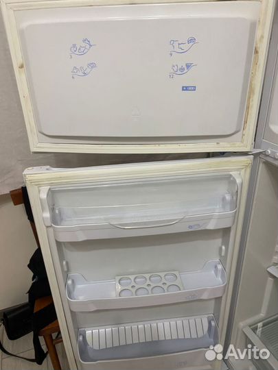 Холодильник indesit