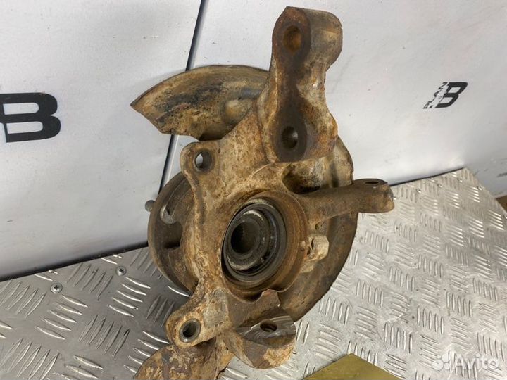 Кулак поворотный передний правый Toyota Carina E