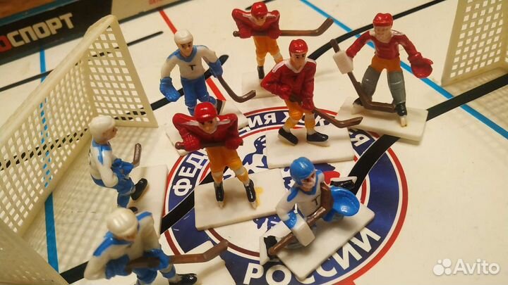 Для торта фигурки хоккеистов