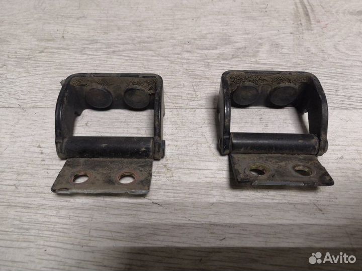 Петли двери багажника Mazda Tribute epew YF 2003