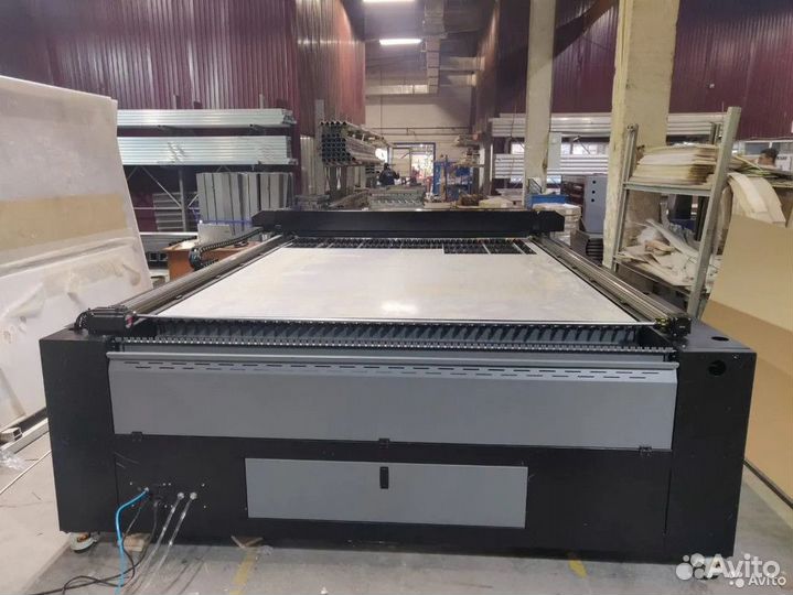 Лазерный CO2 станок с рабочим полем 3000х1500 мм