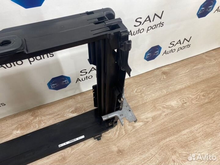 Рамка радиатора Bmw 5 F10 N52B25 2011