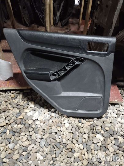 Обшивка двери задней левой Ford Focus 2
