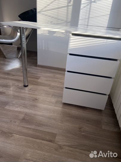 Стол для мастера маникюра