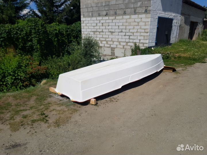 Лодка, стеклопластик длинная