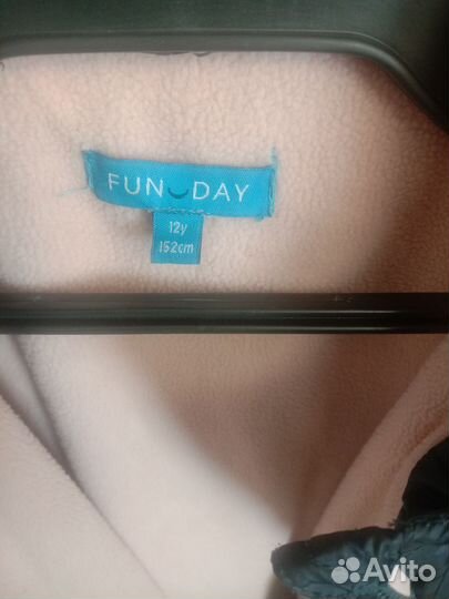 Ветровка для девочки