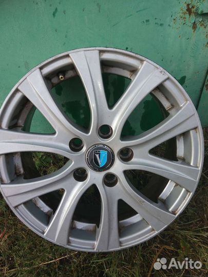 Литой диск r16