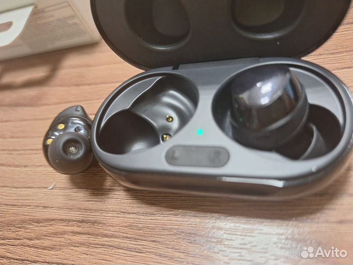 Беспроводные наушники samsung galaxy buds+