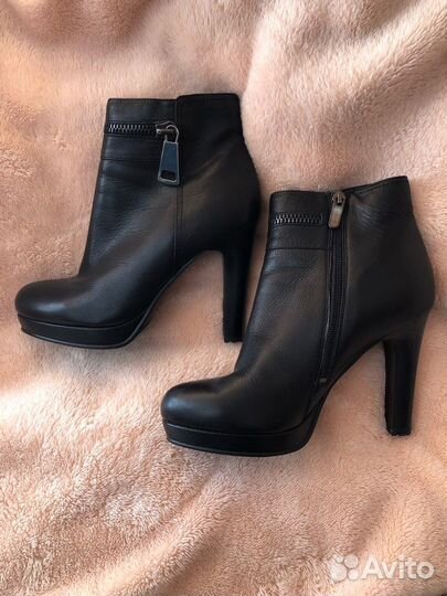 Женские черные ботильоны 39 размера (новые)