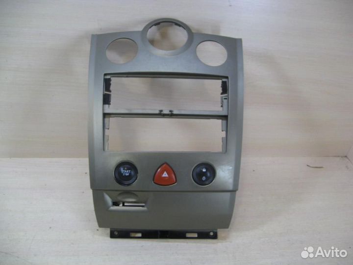 Рамка магнитолы Renault Megane 2 (LM0C) 2006