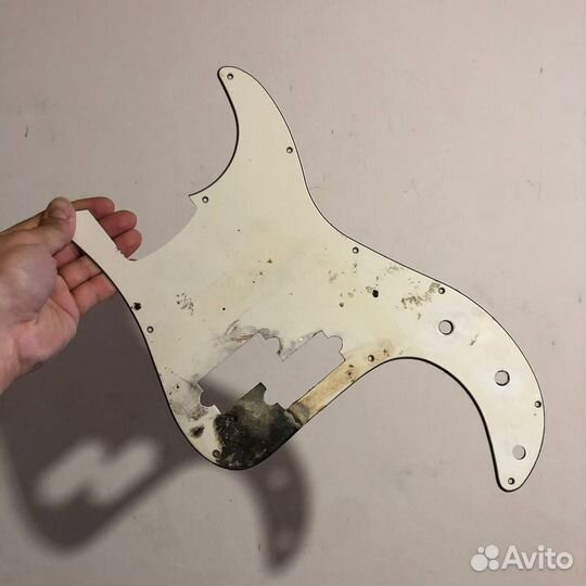 Пикгард для бас-гитары