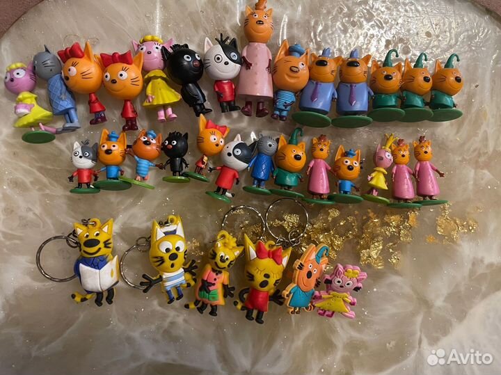 Фигурки киндеры, брелки коллекции