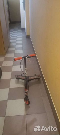 Самокат кататься, а можно для трюков razor