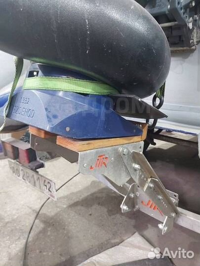 Упор для мотора лодочного прицепа