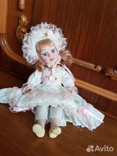 Кукла фарфоровая коллекционная
