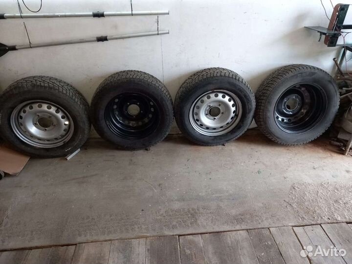 Hankook Winter I'Pike 215/65 R16