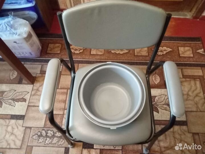 Стул-туалет для пожилых людей и инвалидов