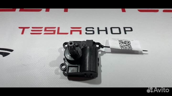 Сервопривод размораживания (печки) Tesla Model S